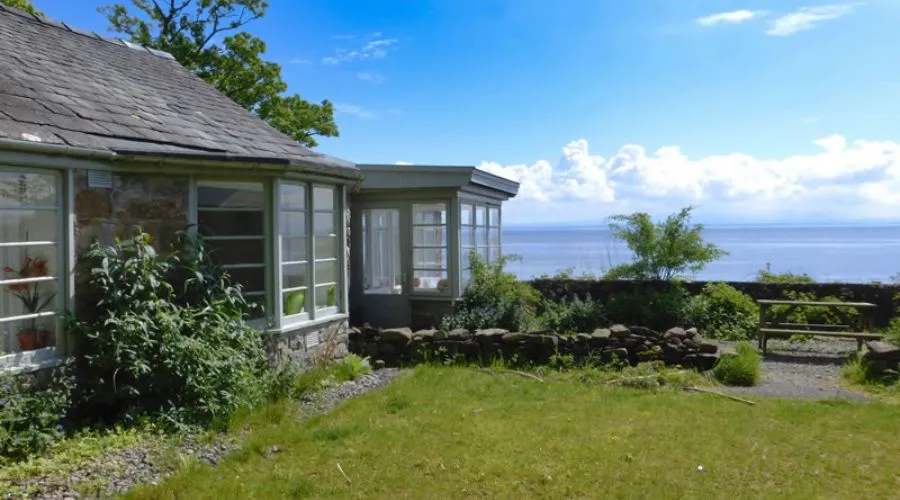 Shore Cottage - an artist's paradise