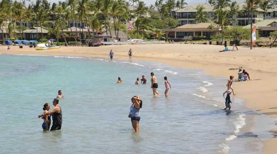 Anaeho'omalu Beach