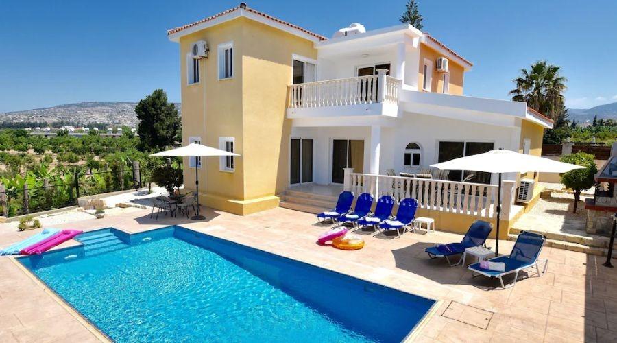 Ideally Located Villa with South Facing Private Pool