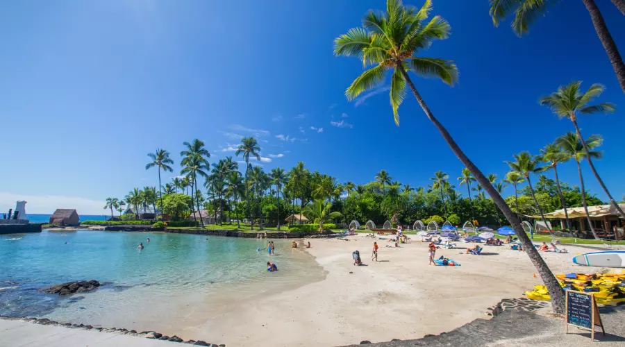 Kamakahonu Beach