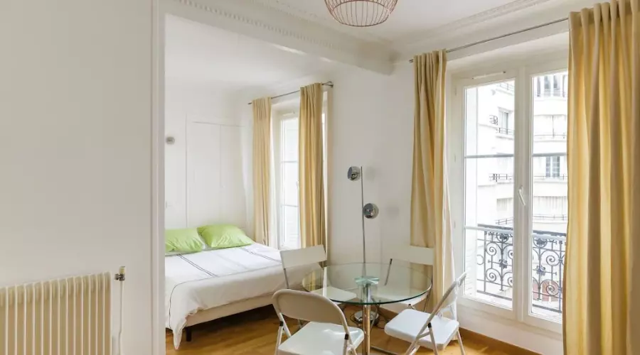 Luxury Apartment near Charles de Gaulle Etoile Metro Station