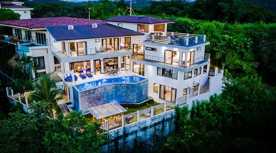Private Stunning Ocean Views Close to Everything