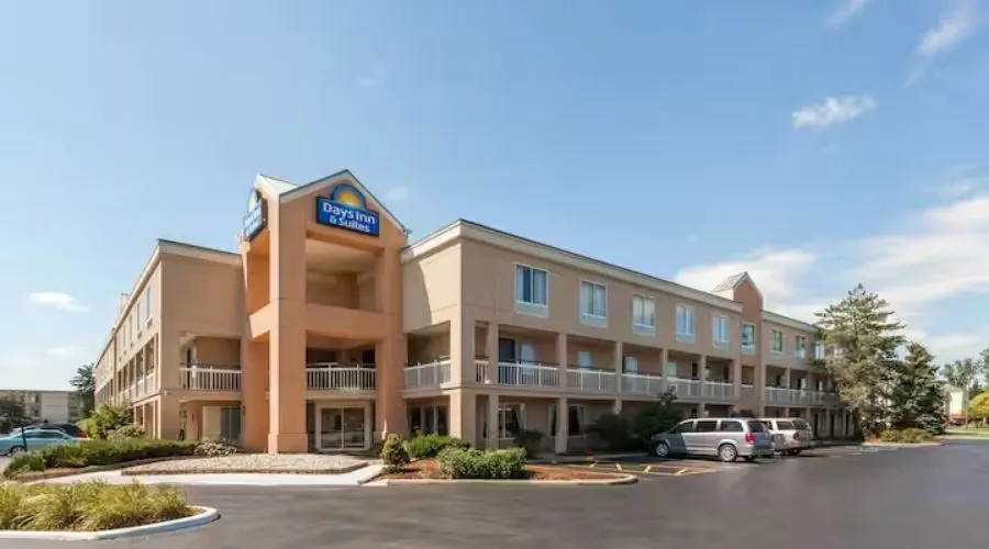 Days Inn by Wyndham Warren