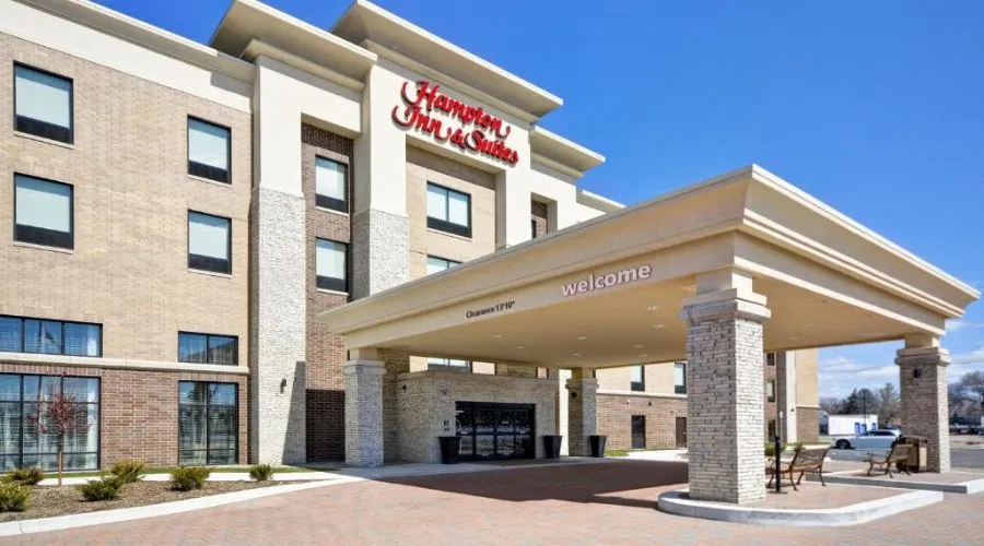 Hampton Inn and Suites Warren