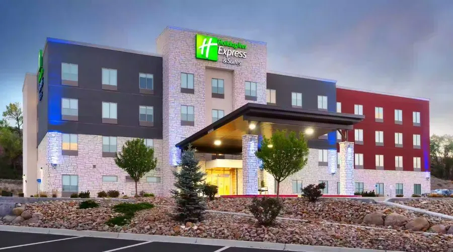 Holiday Inn Express & Suites